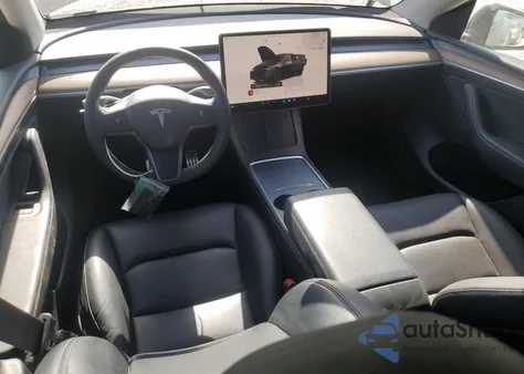 2022 Tesla Model Y z USA, uszkodzony, nr VIN 7SAYGDEF7NF557079